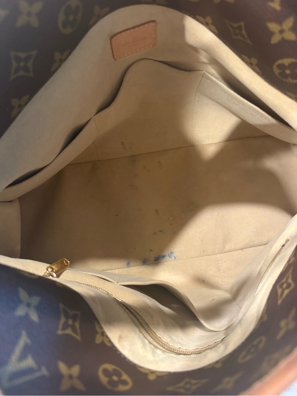 Louis Vuitton Artsy MM Monogram Canvas Bag - Picture 4 of 4